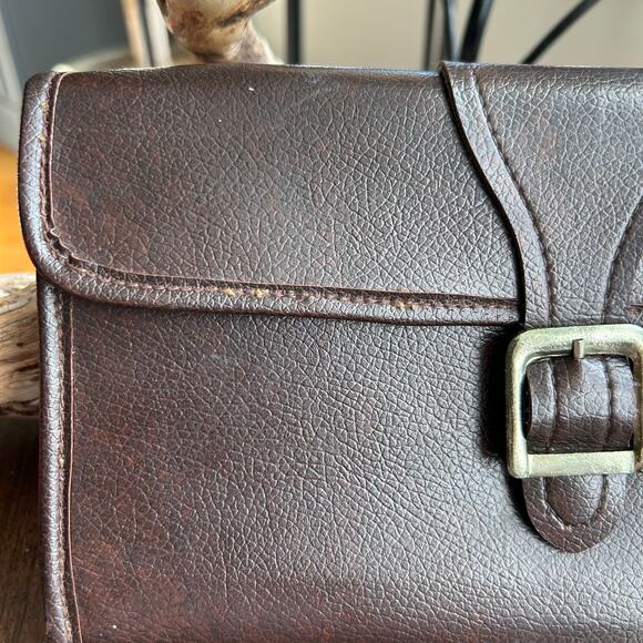 Vintage Levenger large brown leather wallet clutch w/ buckle made in Taiwan - Picture 2 of 16